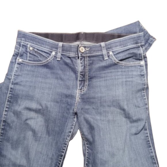 Wrangler 11/12 x36 Womans Strait Leg Blue Jeans Country Classic - Picture 2 of 11